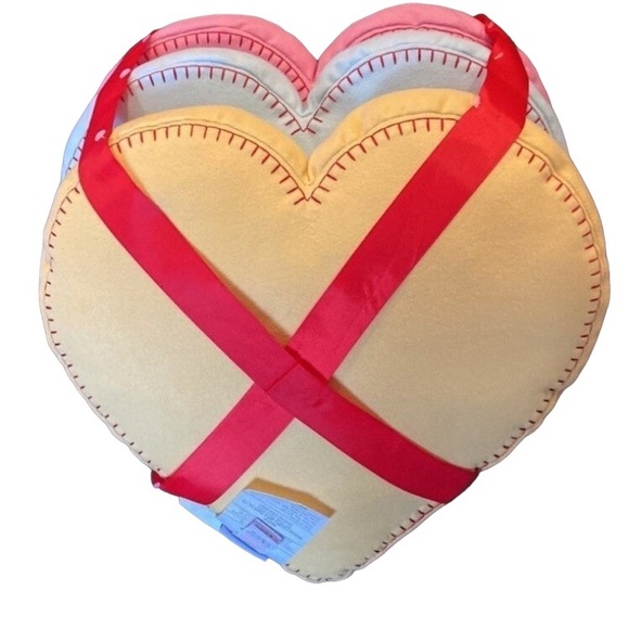 🖨️ Cashmere and cupcakes Valentine’s Day pillows - Picture 9 of 14